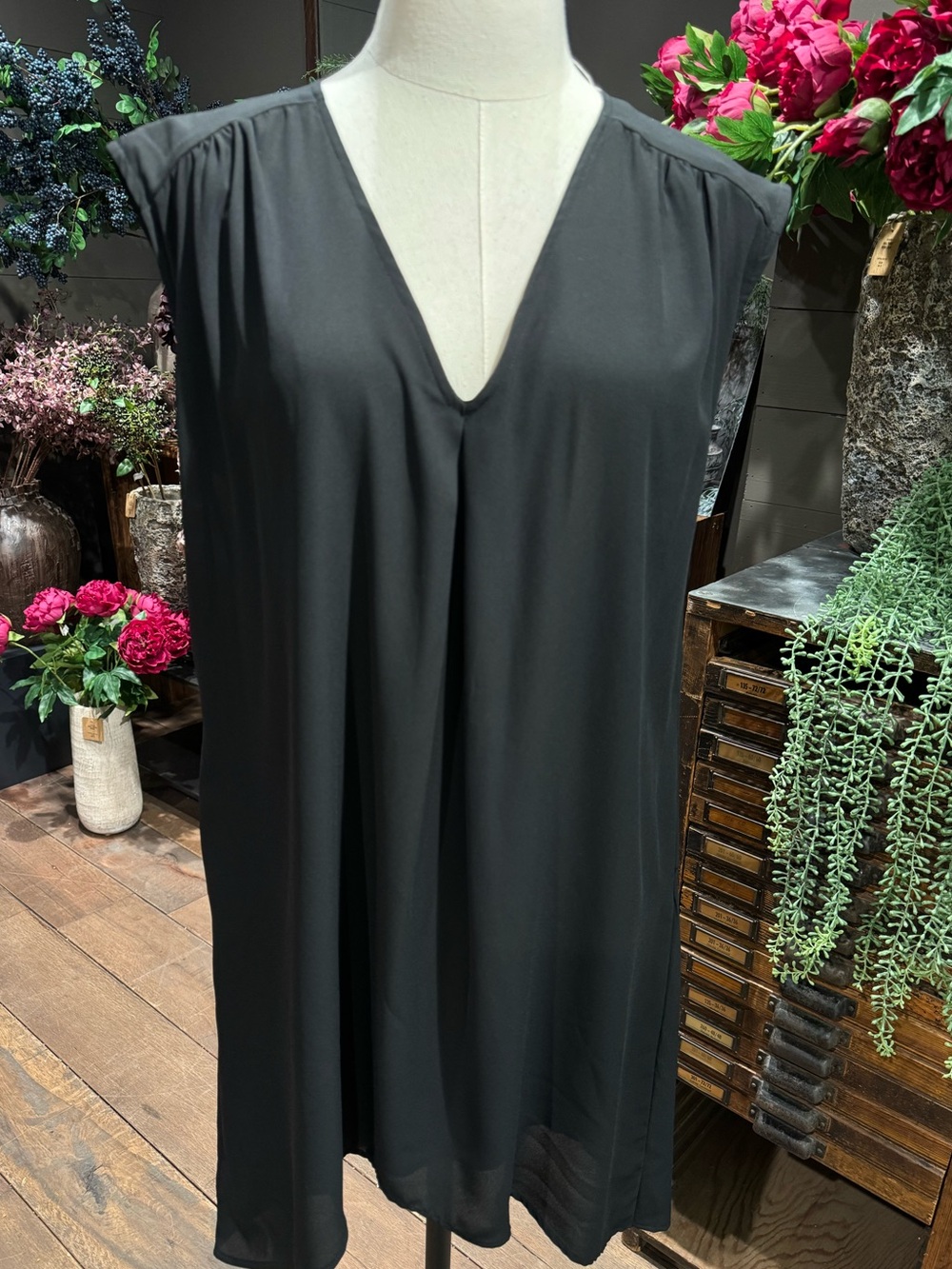 Caramela black dress size small